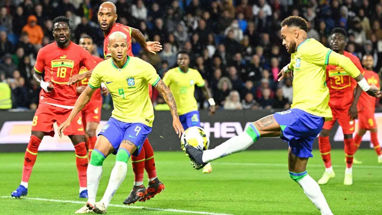 Foto: Lionel Messi Cetak Gol Indah Bersama Argentina, Neymar Berikan Dua Assist ke Richarlison