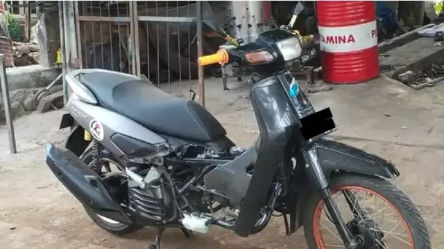 8 Potret Nyeleneh Orang Modifikasi Dua Motor Jadi Satu Ini Unik Banget