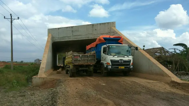 Pembebasan Lahan Hadang Mudik 2017 di Tol Pejagan - Pemalang