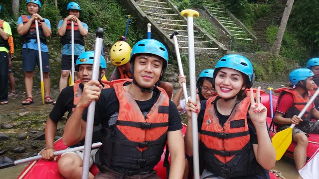 [Bintang] Hilda Vitria dan Kris Hatta