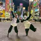 Luna Maya berkostum panda di Shibuya Crossing, Tokyo, Jepang. (dok. Instagram @lunamaya/https://www.instagram.com/p/B4U5d19nblg/Putu Elmira)