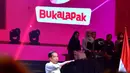 Presiden Joko Widodo memberi sambutan saat menghadiri HUT ke-9 BukaLapak di Jakarta Convention Center (JCC), Kamis (10/1). Jokowi mengungkapkan bahwa jumlah Usaha Mikro, Kecil, dan Menengah (UMKM) di Indonesia sebanyak 56 juta. (Liputan6.com/HO/Biropers)