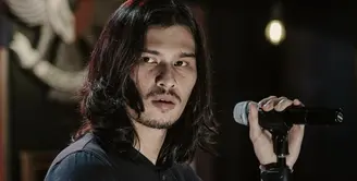 Penyanyi Virzha, kini sudah terbilang sukses berkarier di dunia musik. Di sisi lain, mengingat usianya sudah 31 tahun pun ia ingin secepatnya menikah dan memiliki anak. (Instagram/virzhaofficial)