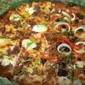 Restoran asal Filipina mengganti boks pizza yang digunkannya dengan kotak anyaman terbuat dari daun pandan. (dok. screenshot video Twitter @SCMPNews)