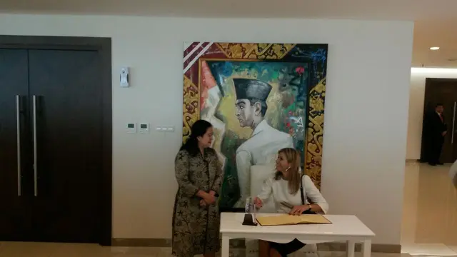 Ratu Maxima dari Belanda bertemu dengan Menteri Koordinator Pembangunan Manusia dan Kebudayaan (Kemenko PMK), Puan Maharani. (Liputan6.com/Rizki Akbar Hasan)