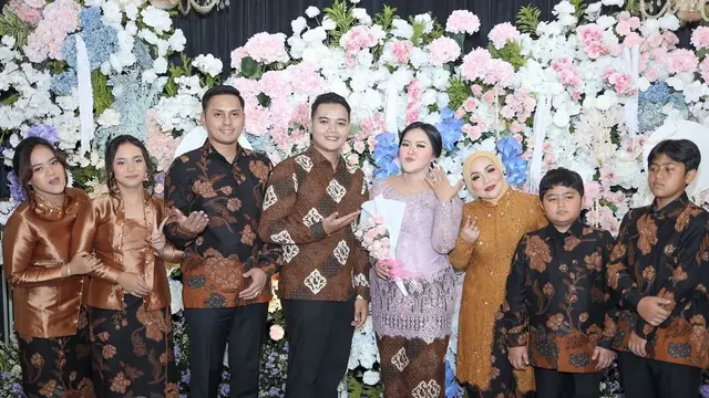 6 Potret Lamaran Dewi Nurmania Anak Muzadalifah, Usai Wisuda Langsung Dilamar