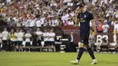 Gelandang Real Madrid, Gareth Bale tersenyum usai mencetak gol ke gawang Arsenal selama pertandingan International Champions Cup (ICC) 2019 di FedExField, Landover, Maryland (24/7/2019). Madrid menang adu penalti atas Arsenal 3-2 (2-2). (AFP Photo/Jim Watson)