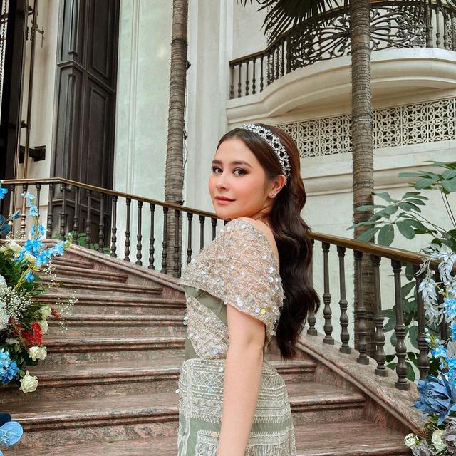6 Potret Prilly Latuconsina Jadi Bridesmaid di Pernikahan Sahabat, Didoakan Menyusul