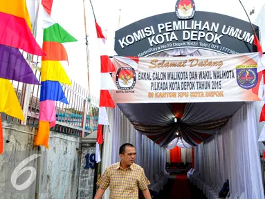 Suasana hari pertama pendaftaran calon Pilkada 2015 di kantor KPU Kota Depok masih terlihat sepi, Jakarta, Minggu (26/7/2015). Diperkirakan para pasangan bakal calon Walikota akan mulai mendaftar diri pada Senin (27/7) besok.(Liputan6.com/Yoppy Renato)