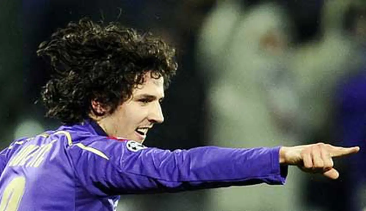 Selebrasi gol striker Fiorentina asal Montenegro, Stevan Jovetic ke gawang Bayern Muenchen di leg kedua babak 16 besar Liga Champions yang berlangsung di Artemio Franchi Stadium, 9 Maret 2010. AFP PHOTO / FILIPPO MONTEFORTE 