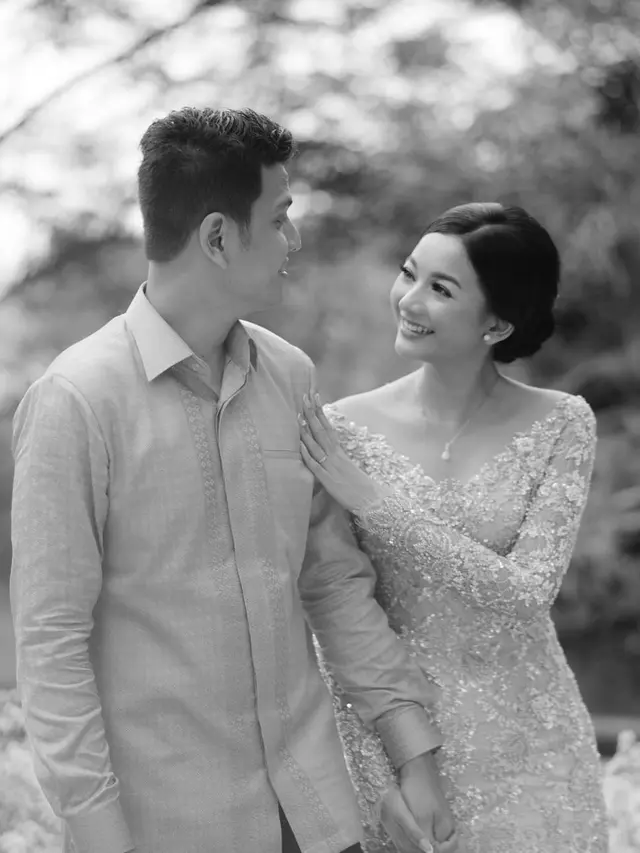 Penuh Kebahagiaan, Ini 7 Momen Lamaran Resmi Glenca Chysara dan Rendi Jhon