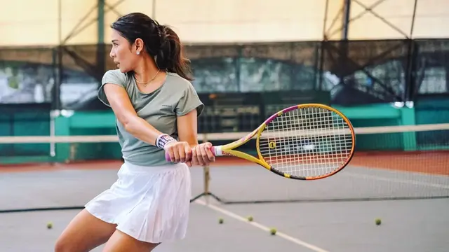 Deretan Selebritis Cantik Ketika Main Tenis, Penuh Semangat
