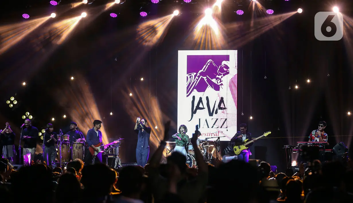 <p>Maliq &amp; D'essential saat pentas di Perhelatan Jakarta Internasional BNI Java Jazz Festival (BNIJJF2022), di JiExpo Kemayoran, Jakarta Pusat, Jumat (27/5/2022). (Liputan6.com/Johan Tallo)</p>