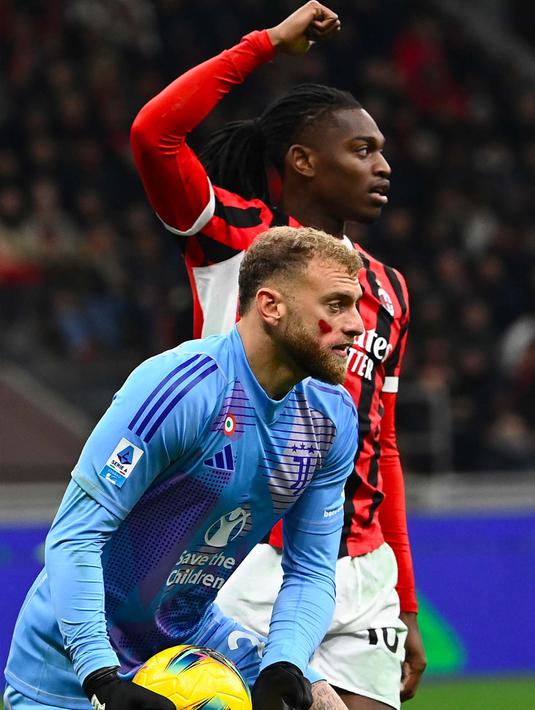 Bahkan dalam 20 menit pertama pertandingan, AC Milan dan Juventus sama-sama kesulitan menciptakan peluang mencetak gol. (Isabella BONOTTO/AFP)