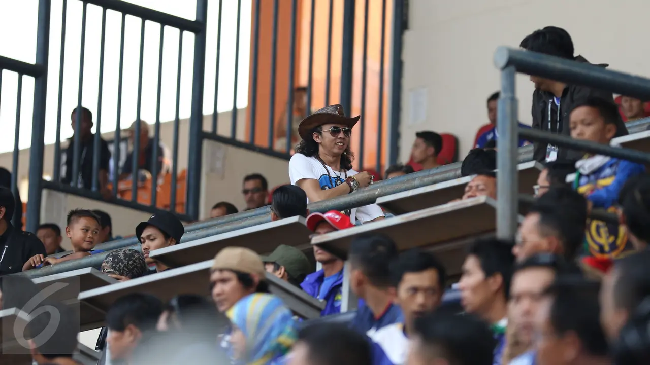 20150906-Bobotoh, Bonek, dan Viking Kuasai Stadion Si Jalak Harupat-Bandung