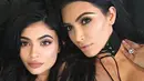 Usai Kim Kardashian melahirkan anak ketiganya, Chicago West, Kylie Jenner pun melahirkan anak pertama yang diberi nama Stormi Webster. (instagram/kyliejenner)