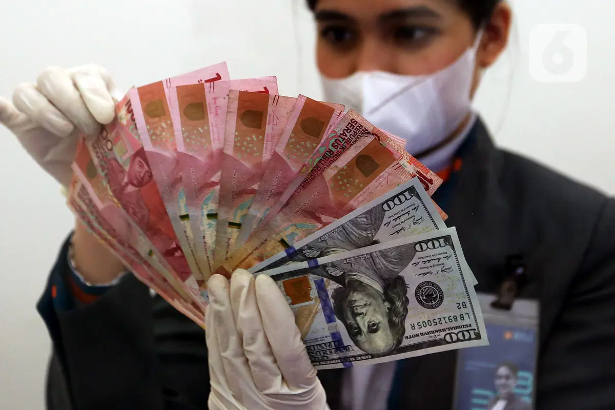 FOTO: Akhir Tahun, Nilai Tukar Rupiah Ditutup Menguat