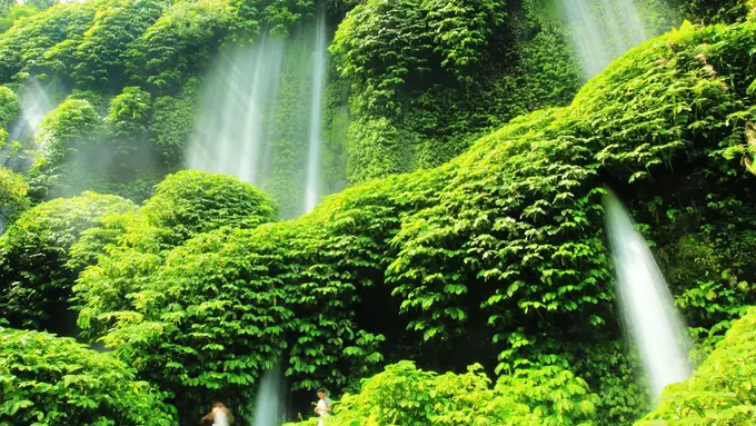 Benang Kelambu, Pesona Air Terjun di Lereng Gunung Rinjani