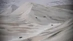 Sejumlah pembalap bersaing dalam Reli Dakar 2018 di sekitar Kota Pisco, Peru, (7/1). Reli Dakar 2018 edisi ke-40 ini akan membawa pembalap melintasi  Peru, Bolivia, dan Argentina. (Franck FIFE/AFP)