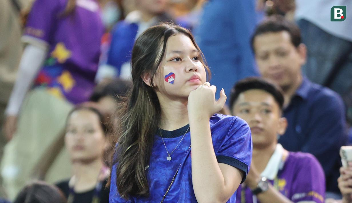 Pada laga tersebut tuan rumah hanya mampu bermain imbang 1-1 kontra Filipina. (Bola.com/Abdul Aziz)