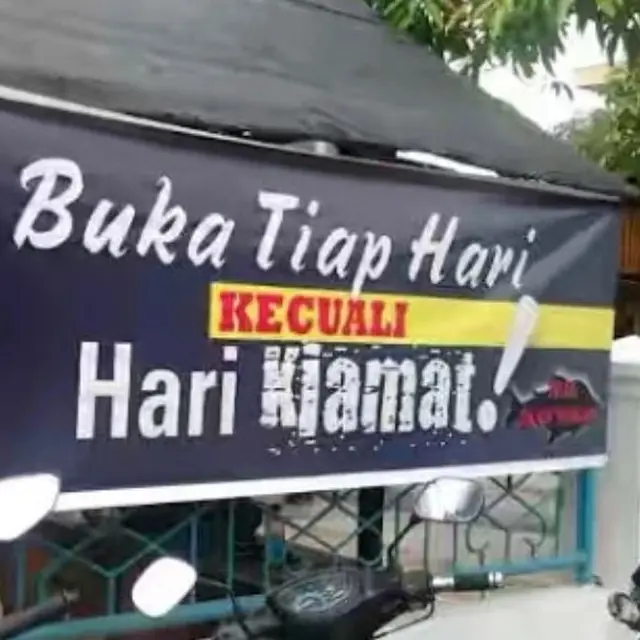 7 Potret Tulisan Spanduk Angkringan Nyeleneh Ini Bikin Geleng Kepala