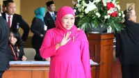 Menteri Sosial Khofifah Indar Parawansa menghadiri sidang tahunan MPR 2017 di Senayan, Jakarta, Rabu (16/8). Sidang tahunan ini dihadiri sejumlah tokoh nasional, menteri kabinet kerja, anggota DPR dan pejabat negara lainnya. (Liputan6.com/Angga Yuniar)