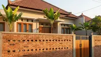 13 Model Pagar Rumah yang Cocok untuk Rumah Menghadap Barat: Tren Minimalis 2026