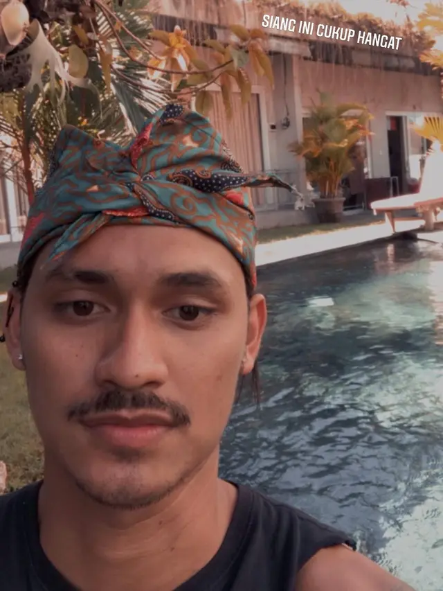 7 Potret Terbaru Yosua Putra, Anak Band yang Jadi Bintang Iklan Binomo
