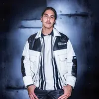 "Jadi kebetulan karena aku penumpang dari UK (Inggris), dan UK jadi salah satu mutasi virus baru, jadi seluruh negara mempersulit kedatangan dari UK," kata El.(Instagram/elelrumi)