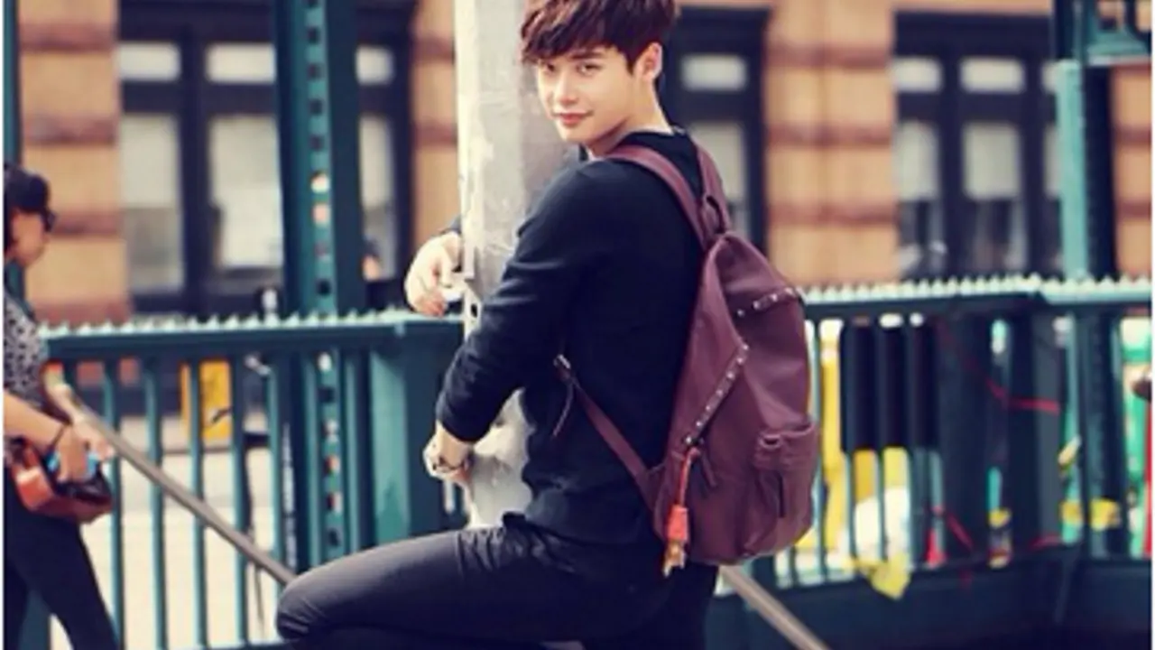 Lee Jong Suk Ungkap Wanita Idaman Selain Park Shin Hye