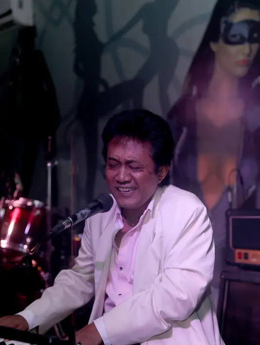 Oddie Agam mengatakan jika salah satu pembuktian bahwa untuk menyanyikan lagu lawas tak butuh penyanyi terkenal, namun hanya penyanyi yang memiliki bakat dan kualitas. (Andy Masela/Bintang.com)