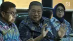 Ketua Umum Partai Demokrat Susilo Bambang Yudhoyono (SBY) memberikan keterangan pers saat memantau hasil quick count Pilkada Serentak 2018 dari Ruang Monitoring di Wisma Proklamasi, Jakarta, Rabu (27/6). (Merdeka.com/Iqbal S. Nugroho)