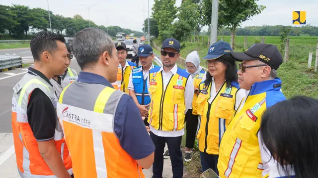 Wakil Menteri Pekerjaan Umum Diana Kusumastuti ikut terjun ke Jalan Tol Cikopo-Palimanan (Cipali). (Foto: Kementerian PU)