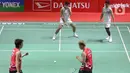 Fajar Alfian/Muhammad Rian Ardianto menyerah dua game langsung (11-21, 19-21) dari ganda putra Malaysia Man Wei Chong/Kai Wun Tee. (Liputan6.com/Herman Zakharia)