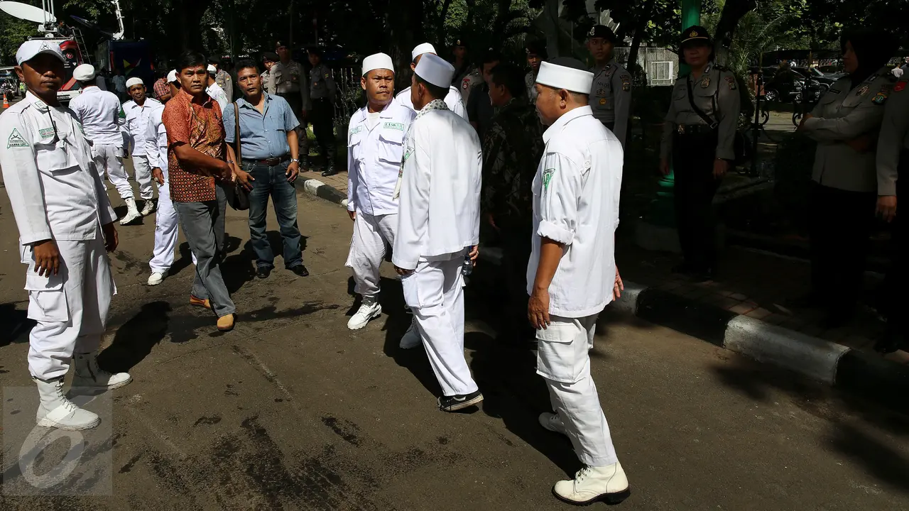 20161115-Jelang Pemeriksaan Ahok, FPI Kumpul di Mabes-Jakarta