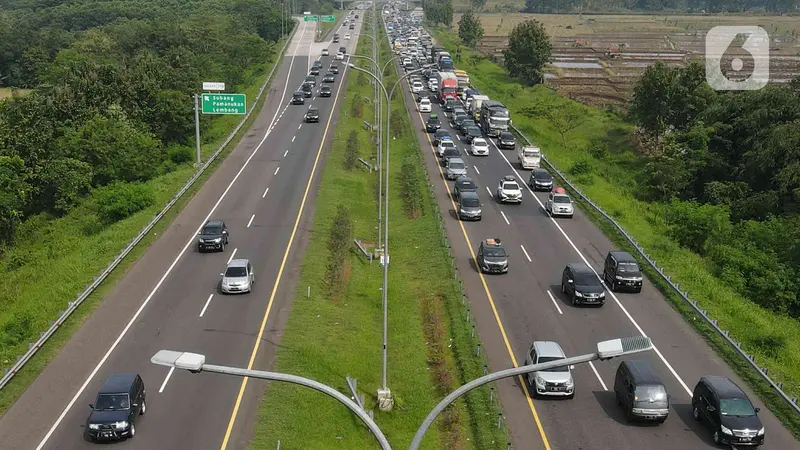 penerapan one way di KM 110 ruas tol Cikopo-Palimanan