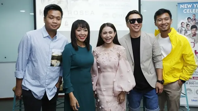 [Fimela] Rossa, Mario Ginanjar, Rizky 5 Romeo, Konser Akhir Tahun