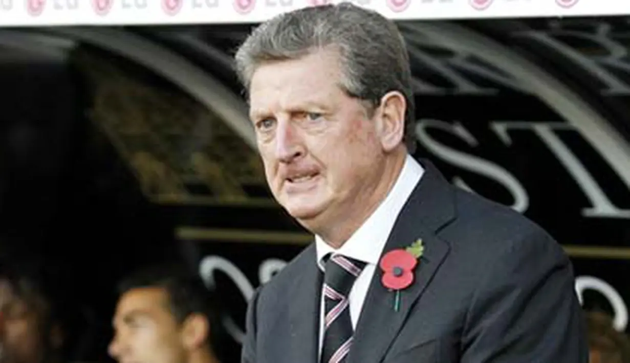Gaya manajer Fulham, Roy Hodgson sebelum kick off laga melawan Liverpool di Craven Cottage, London, 31 Oktober 2009. AFP PHOTO/IAN KINGTON 
