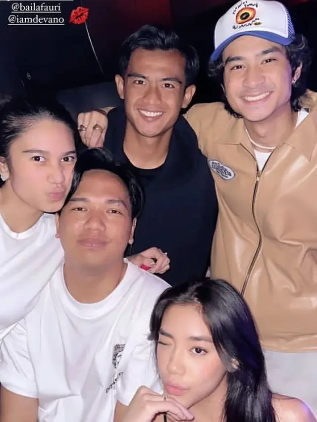 8 Momen Kepulangan Pratama Arhan dan Azizah Salsha Usai Menikah, Disambut Keluarga Besar