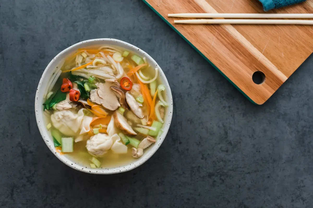 4 Inspirasi Menu Makan Siang Sehat yang Mudah Dibuat dan Penuh Gizi untuk Aktivitas Padat (Foto: Freepik/wirestock)
