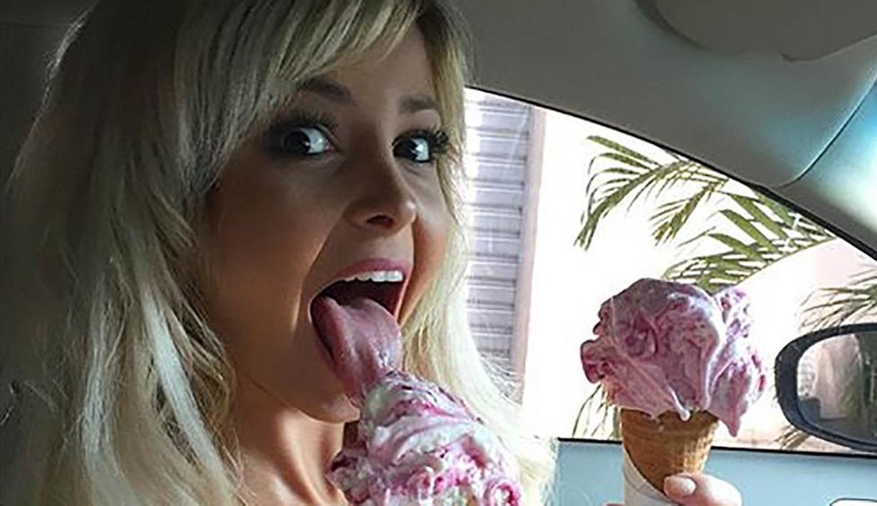 Kecantikan Jhenny Andrade membuat dirinya menjadi idola para pria di Brasil. (Instagram)