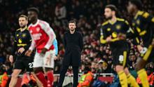Gesture Manajer interim Manchester United, Michael Carrick, pada laga melawan Arsenal di Stadion Emirates, London, Minggu (25/1/2026). Ben Stansall/AFP)