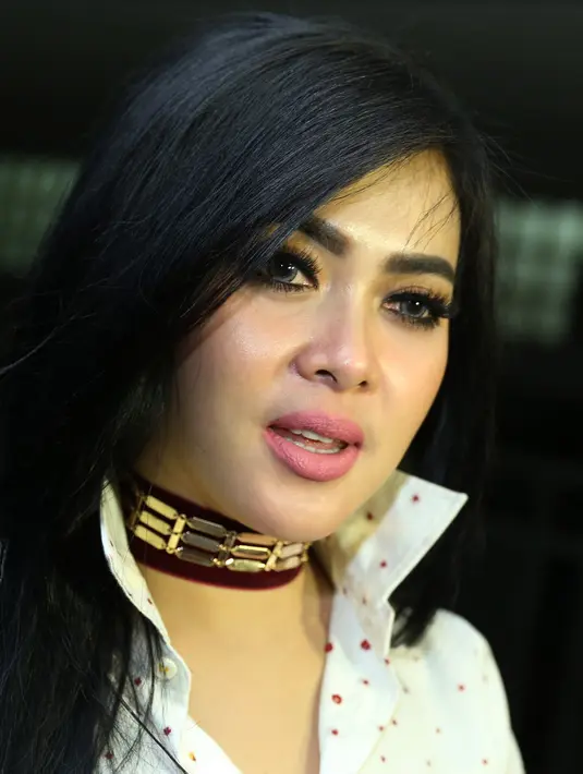 "Semoga ulangtahun ini jadi semakin sukses, bertambah kedewasaan, dan makin jadi inspirasi bagi pemirsanya," ujar Syahrini. (Galih W. Satria/Bintang.com)