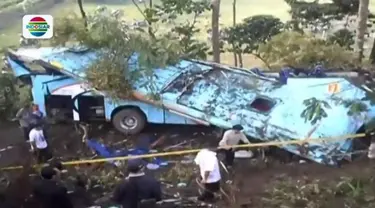 Empat nyawa melayang dan puluhan terluka dalam kecelakaan tunggal bus tersebut.