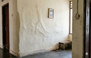 Dinding bergelombang (created by AI)