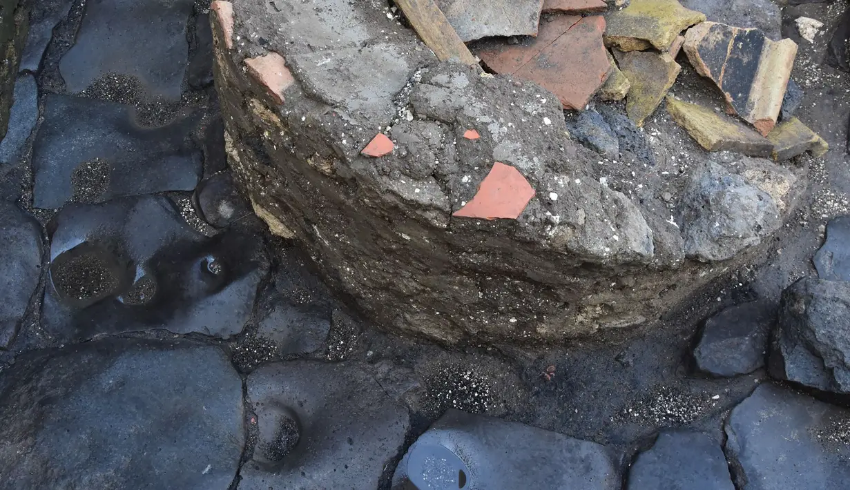 <p>Menurut para sejarawan, toko roti itu adalah tempat para budak dan keledai dikurung untuk menggiling biji-bijian yang dibutuhkan untuk membuat roti. (Handout / POMPEII ARCHAEOLOGICAL PARK / AFP)</p>