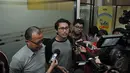  Koalisi Masyarakat Sipil memberikan keterangan pers saat mendatangi Gedung KPK, Jakarta, Selasa (18/5/2015). Kedatangan mereka adalah untuk menyerahkan daftar kandidat calon pimpinan KPK. (Liputan6.com/Herman Zakharia)