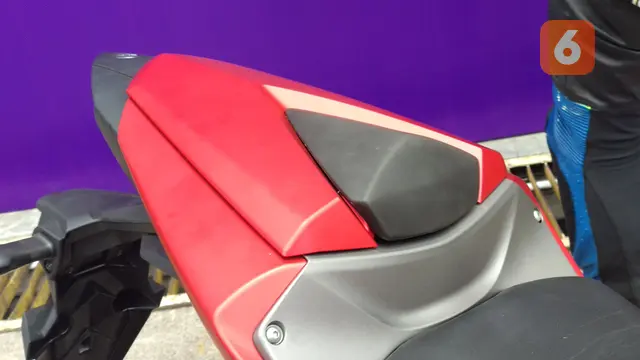 Yamaha R25 dengan aksesori resmi