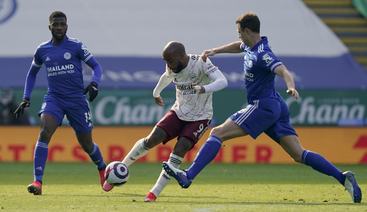 Tak lama, The Gunners mendapatkan hadiah penalti yang dieksekusi dengan sempurna oleh Alexandre Lacazette. (Foto: AP/Pool/Tim Keeton)