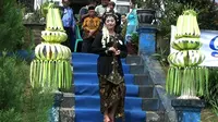 Manten Tengger merupakan busana yang kerap dikenakan warga Suku Tengger saat acara sakral seperti pernikahan. (Liputan6.com/Dian Kurniawan)
